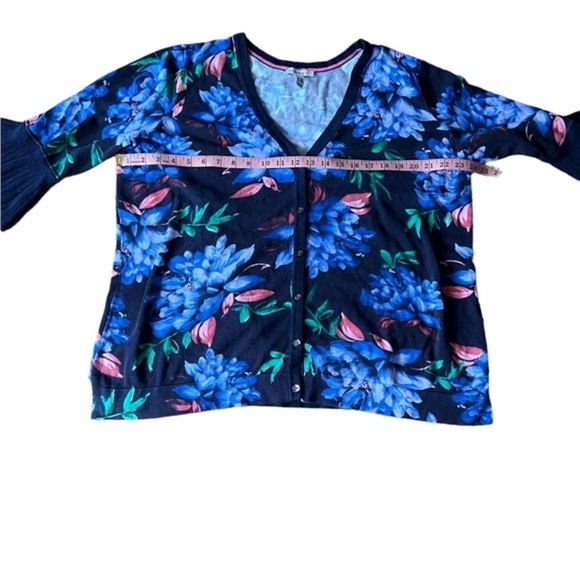 Isaac Mizrahi Button Front Floral Print Bell Sleeve Floral Cardigan Navy 2X - Picture 4 of 11